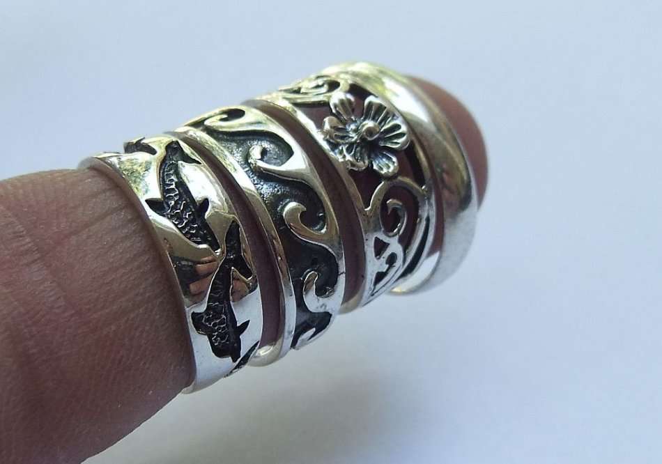 AS NEW !! FOUR SOLID STERLING SILVER TOE RINGS !! 4 DIFFERENT DESIGNS !! BID FOR ALL !! NEVER WORN !