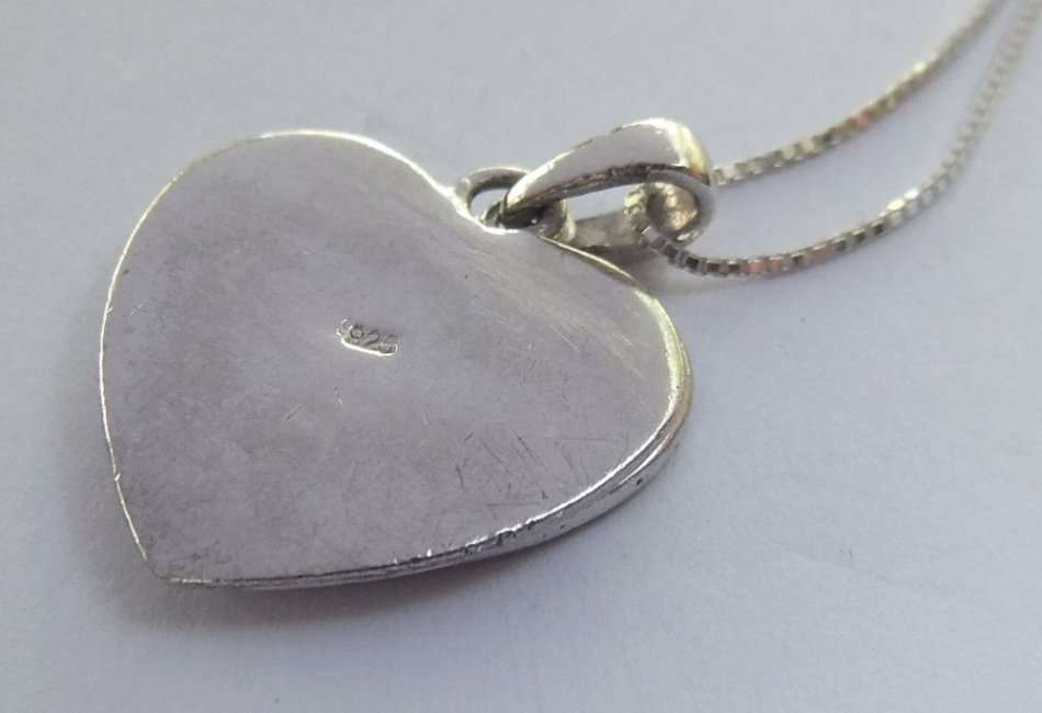 A CHARMING SOLID STERLING SILVER DOUBLE HEART LOVE PENDANT PLUS STERLING SILVER NECKLACE !! QUALITY