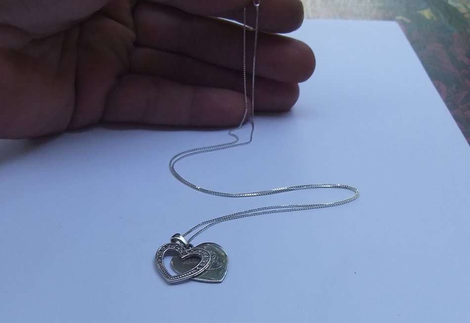 A CHARMING SOLID STERLING SILVER DOUBLE HEART LOVE PENDANT PLUS STERLING SILVER NECKLACE !! QUALITY