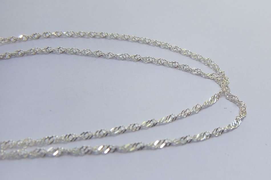 WOW !! A GOOD QUALITY SOLID STERLING SILVER CROSS PENDANT PLUS A DAINTY STERLING SILVER NECKLACE !!