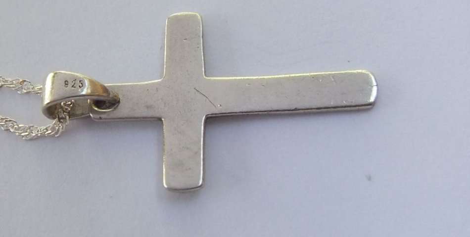 WOW !! A GOOD QUALITY SOLID STERLING SILVER CROSS PENDANT PLUS A DAINTY STERLING SILVER NECKLACE !!