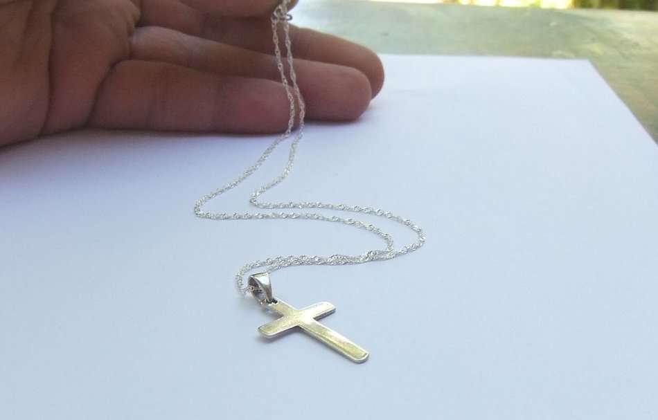 WOW !! A GOOD QUALITY SOLID STERLING SILVER CROSS PENDANT PLUS A DAINTY STERLING SILVER NECKLACE !!