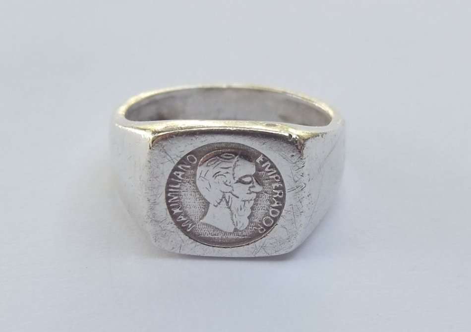 VERY COOL VINTAGE STYLE SOLID STERLING SILVER COIN RING IN GREAT CONDITION !! FOR ALL OCCASSIONS !!