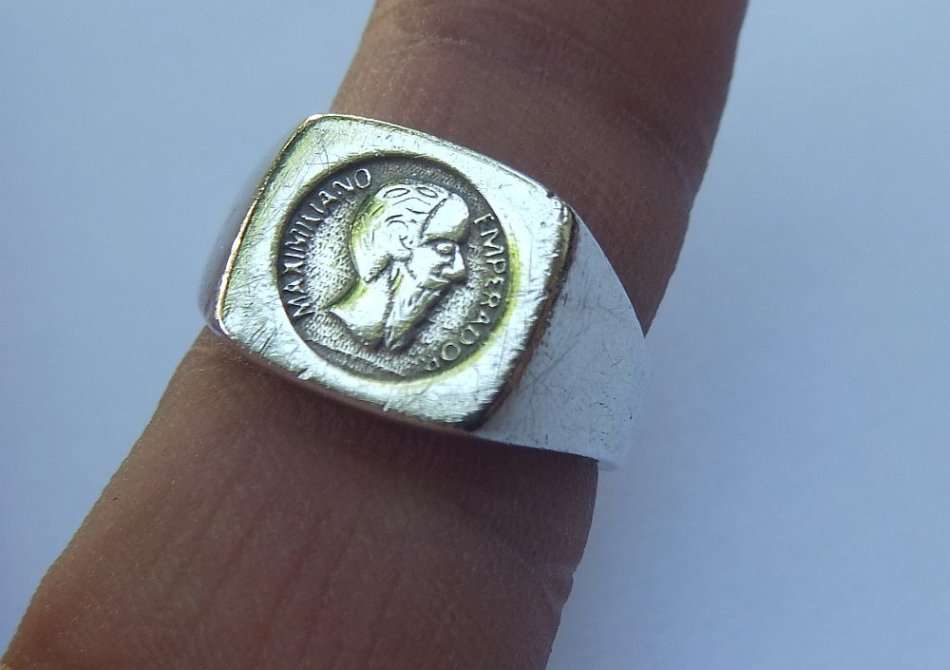 VERY COOL VINTAGE STYLE SOLID STERLING SILVER COIN RING IN GREAT CONDITION !! FOR ALL OCCASSIONS !!