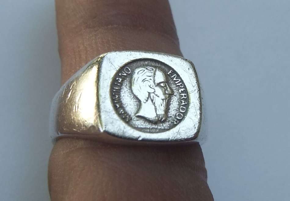 VERY COOL VINTAGE STYLE SOLID STERLING SILVER COIN RING IN GREAT CONDITION !! FOR ALL OCCASSIONS !!
