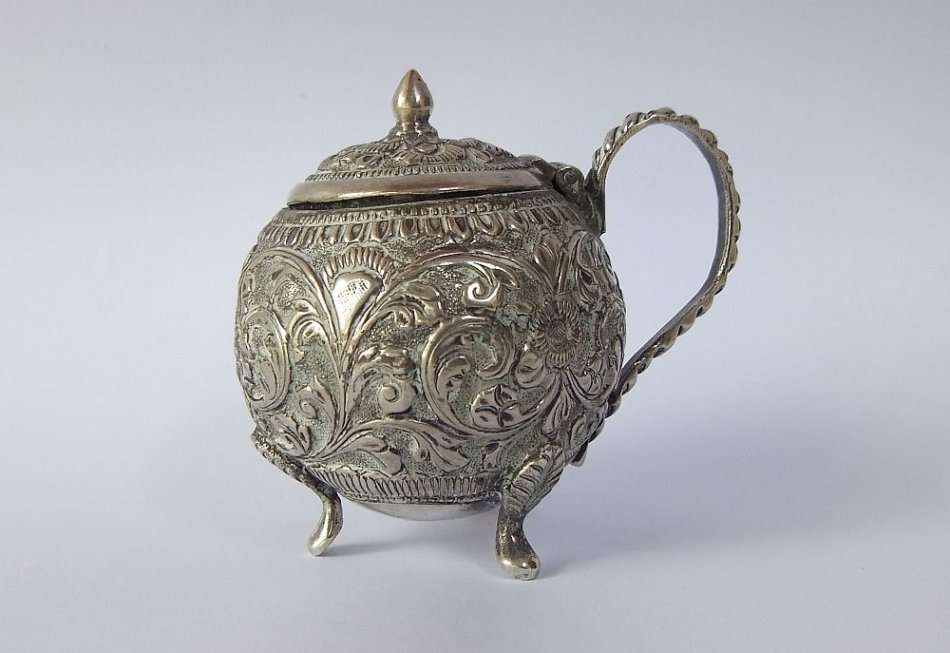 CIRCA 1880 !! A RARE SOLID STERLING SILVER COLONIAL INDIA MUSTARD POT !! 51.8 GRAMS !! HIGH VALUE !!