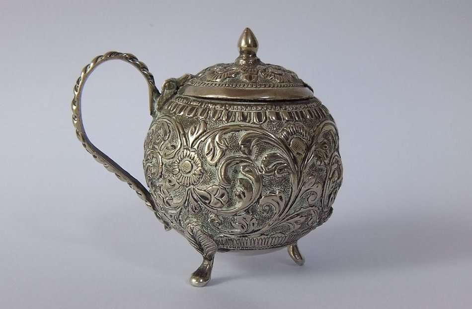 CIRCA 1880 !! A RARE SOLID STERLING SILVER COLONIAL INDIA MUSTARD POT !! 51.8 GRAMS !! HIGH VALUE !!