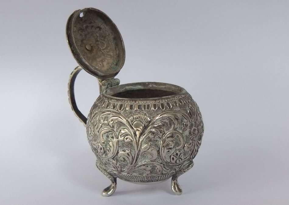 CIRCA 1880 !! A RARE SOLID STERLING SILVER COLONIAL INDIA MUSTARD POT !! 51.8 GRAMS !! HIGH VALUE !!