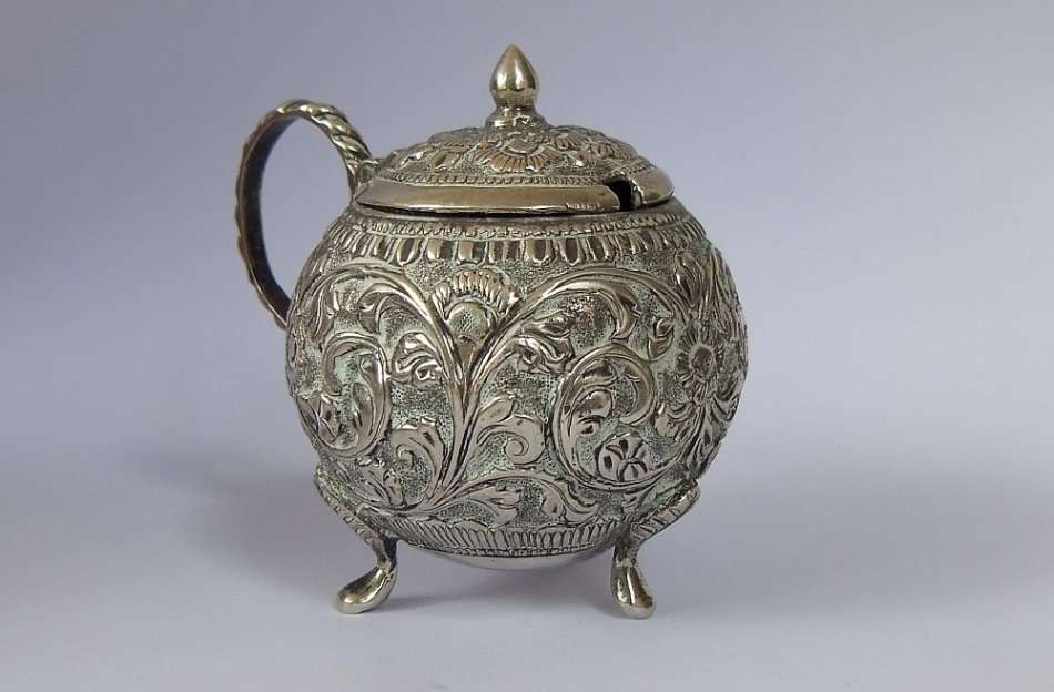 CIRCA 1880 !! A RARE SOLID STERLING SILVER COLONIAL INDIA MUSTARD POT !! 51.8 GRAMS !! HIGH VALUE !!
