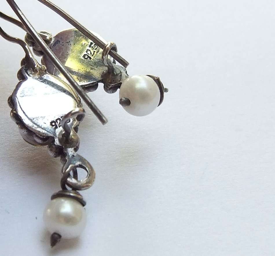 OH WOW !! A VERY ATTRACTIVE PAIR OF STERLING SILVER EARRINGS SET WITH AMBER AND GENUINE PEARLS !!