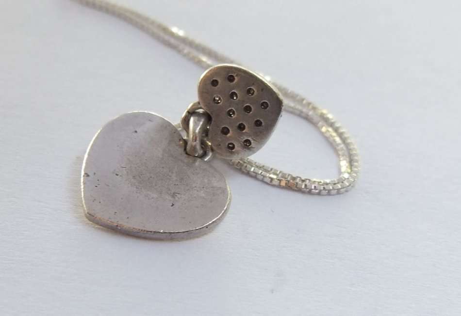 A LOVELY FACETED CZ SET STERLING SILVER DOUBLE HEART PENDANT WITH A STERLING SILVER NECKLACE !!