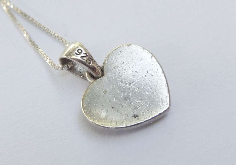 A LOVELY FACETED CZ SET STERLING SILVER DOUBLE HEART PENDANT WITH A STERLING SILVER NECKLACE !!