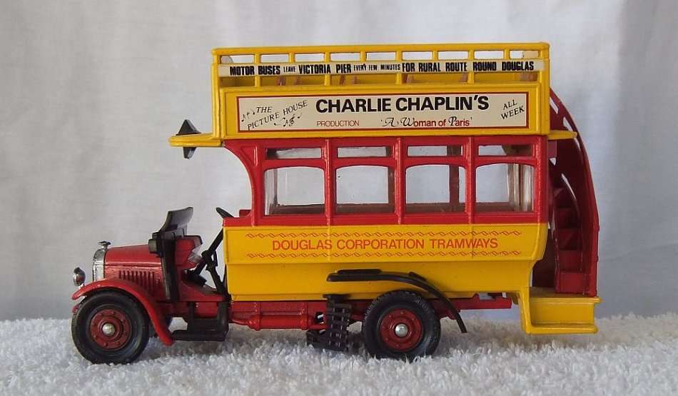 AN INTERESTING VINTAGE DIE CAST METAL MODEL OF A TRAMWAYS PASSENGER BUS BY CORGI !! MADE IN ENGLAND