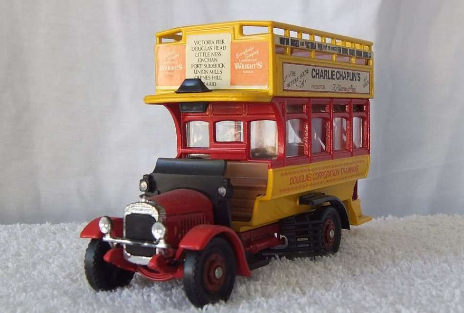 AN INTERESTING VINTAGE DIE CAST METAL MODEL OF A TRAMWAYS PASSENGER BUS BY CORGI !! MADE IN ENGLAND