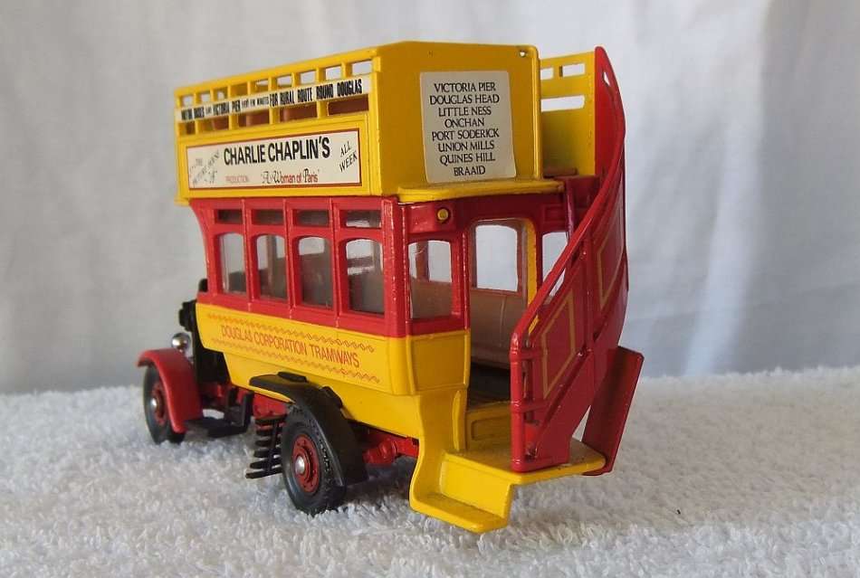 AN INTERESTING VINTAGE DIE CAST METAL MODEL OF A TRAMWAYS PASSENGER BUS BY CORGI !! MADE IN ENGLAND