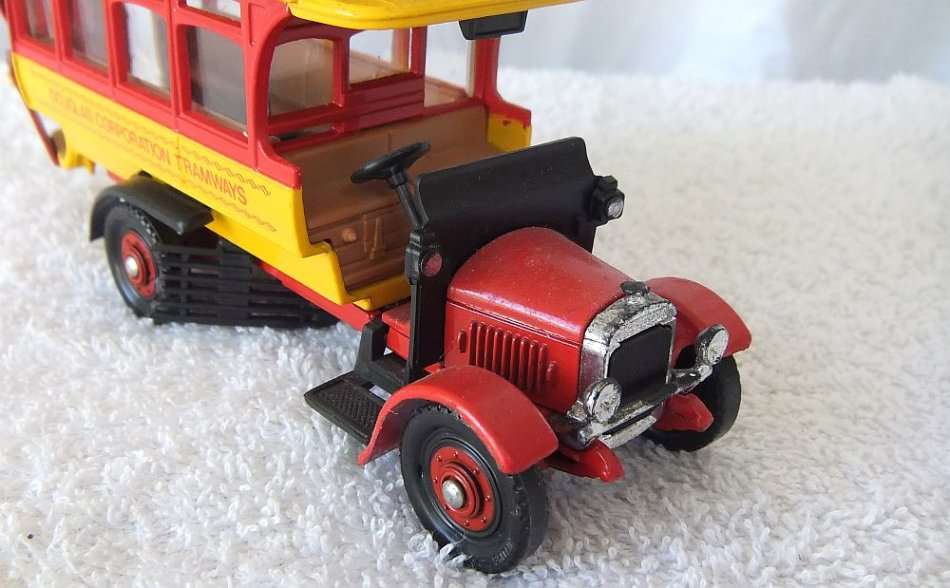 AN INTERESTING VINTAGE DIE CAST METAL MODEL OF A TRAMWAYS PASSENGER BUS BY CORGI !! MADE IN ENGLAND