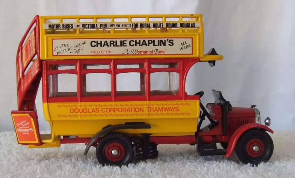 AN INTERESTING VINTAGE DIE CAST METAL MODEL OF A TRAMWAYS PASSENGER BUS BY CORGI !! MADE IN ENGLAND