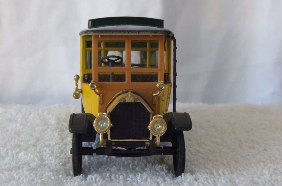 A SUPERB DETAILED 1:43 SCALE MODEL OF THE "" FIAT OMNIBUS "":BY RIO !! MADE IN ITALY !! AWESOME !!