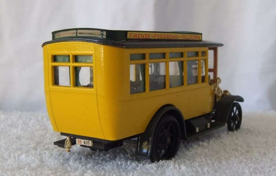A SUPERB DETAILED 1:43 SCALE MODEL OF THE "" FIAT OMNIBUS "":BY RIO !! MADE IN ITALY !! AWESOME !!