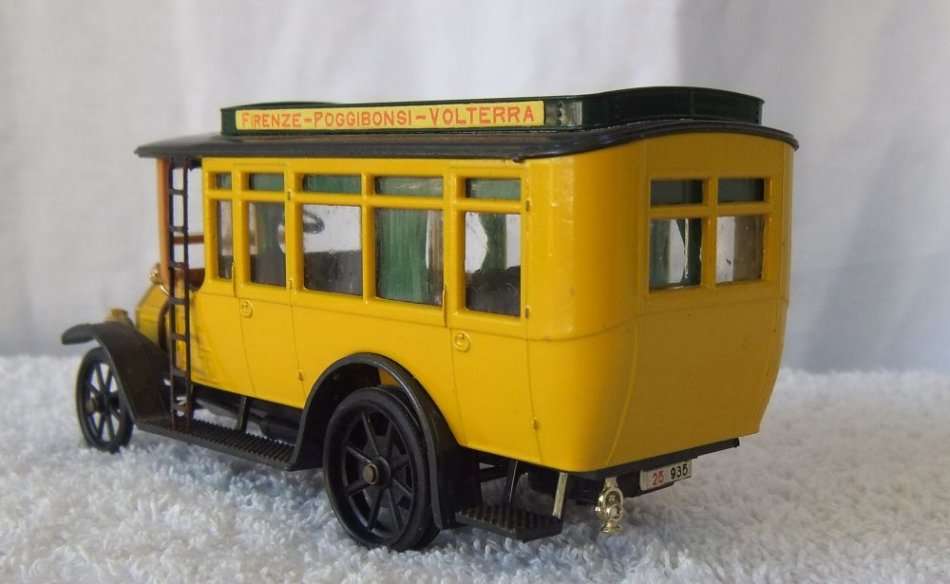 A SUPERB DETAILED 1:43 SCALE MODEL OF THE "" FIAT OMNIBUS "":BY RIO !! MADE IN ITALY !! AWESOME !!