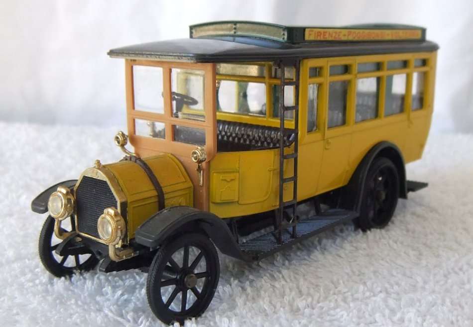 A SUPERB DETAILED 1:43 SCALE MODEL OF THE "" FIAT OMNIBUS "":BY RIO !! MADE IN ITALY !! AWESOME !!