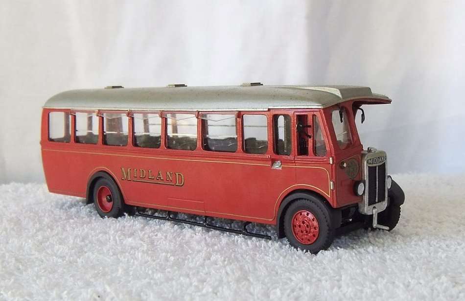 AN EXTREMELY WELL DETAILED VINTAGE MODELOF THE "MIDLAND RED" PASSENGER BUS !! STUNNING 4 COLLECTORS