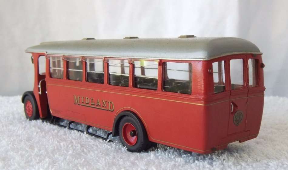 AN EXTREMELY WELL DETAILED VINTAGE MODELOF THE "MIDLAND RED" PASSENGER BUS !! STUNNING 4 COLLECTORS