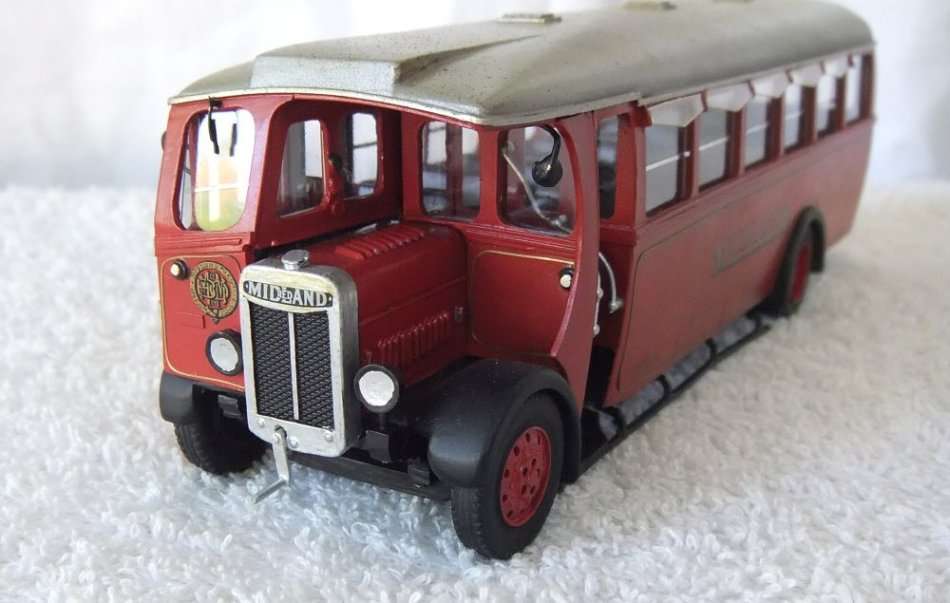 AN EXTREMELY WELL DETAILED VINTAGE MODELOF THE "MIDLAND RED" PASSENGER BUS !! STUNNING 4 COLLECTORS