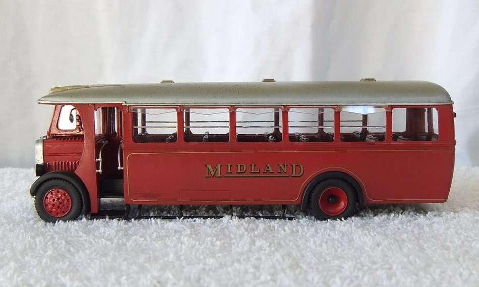 AN EXTREMELY WELL DETAILED VINTAGE MODELOF THE "MIDLAND RED" PASSENGER BUS !! STUNNING 4 COLLECTORS