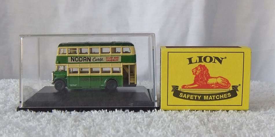 OXFORD DIE CAST VINTAGE MODEL - DOUBLE DECKER BUS - AS NEW WITH SHOWCASE !! FREE COMBINING !!