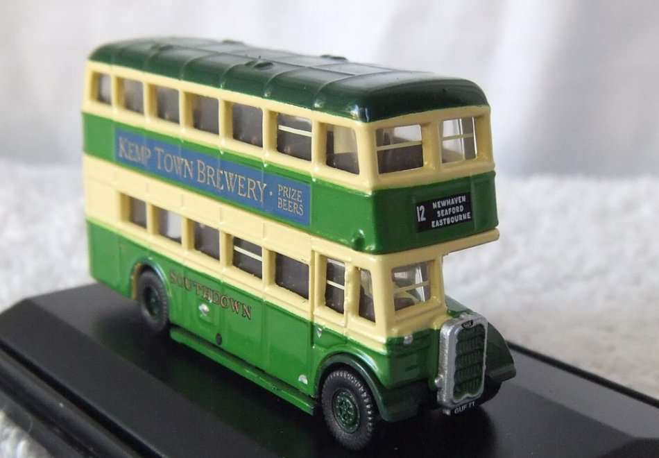 OXFORD DIE CAST VINTAGE MODEL - DOUBLE DECKER BUS - AS NEW WITH SHOWCASE !! FREE COMBINING !!