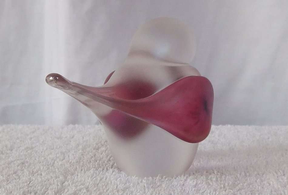 A BEAUTIFUL RARE VINTAGE SIGNED STUDIO GLASS LOVE HEART BIRD BY ZELLIQUE JOSEPH MORREL !! HIGH VALUE