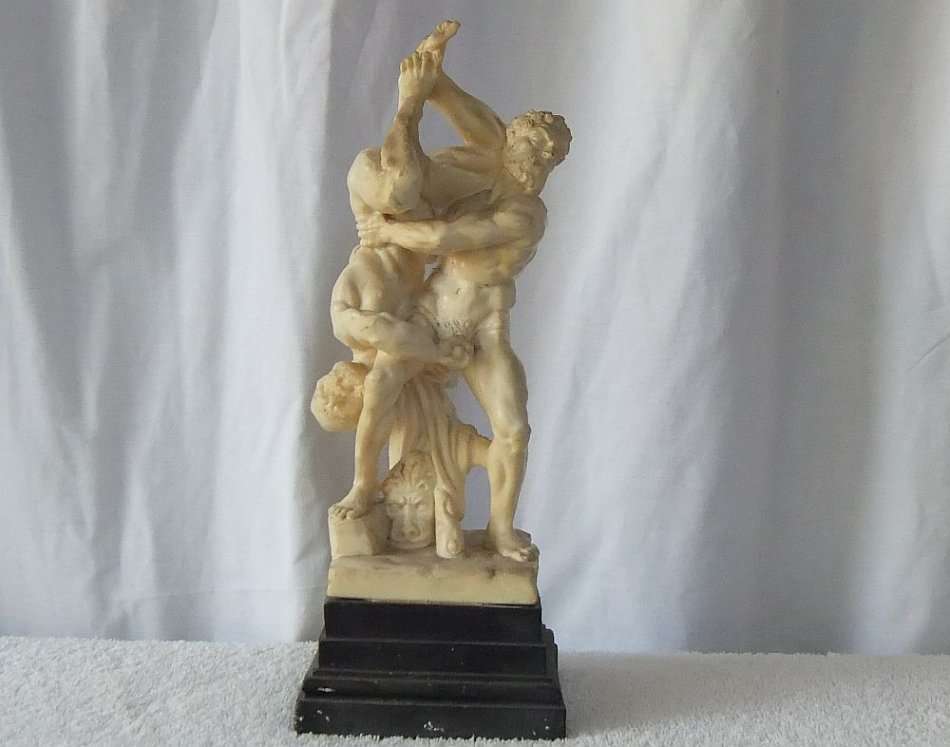 AN UNBELIEVABLY WELL DETAILED VINTAGE RESIN COMPOSITE FIGURE OF HERCULES AND DIOMEDES ON BASE !!