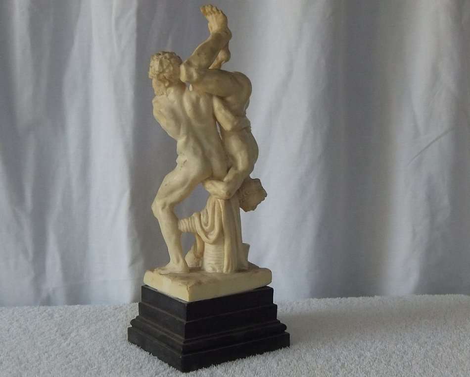 AN UNBELIEVABLY WELL DETAILED VINTAGE RESIN COMPOSITE FIGURE OF HERCULES AND DIOMEDES ON BASE !!