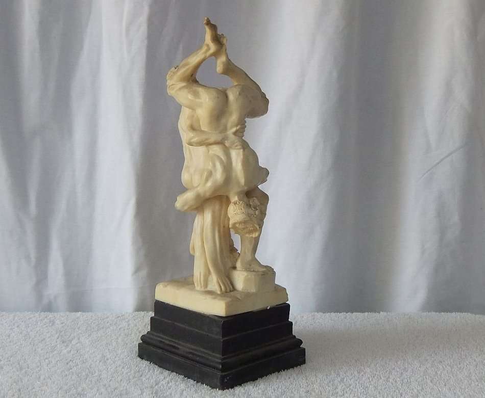 AN UNBELIEVABLY WELL DETAILED VINTAGE RESIN COMPOSITE FIGURE OF HERCULES AND DIOMEDES ON BASE !!