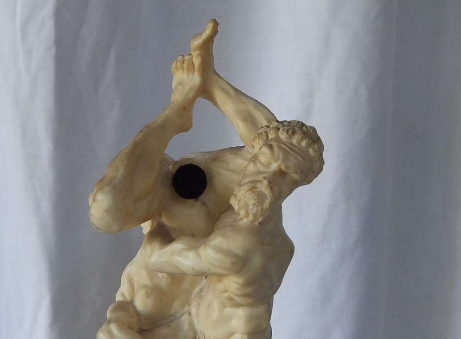 AN UNBELIEVABLY WELL DETAILED VINTAGE RESIN COMPOSITE FIGURE OF HERCULES AND DIOMEDES ON BASE !!