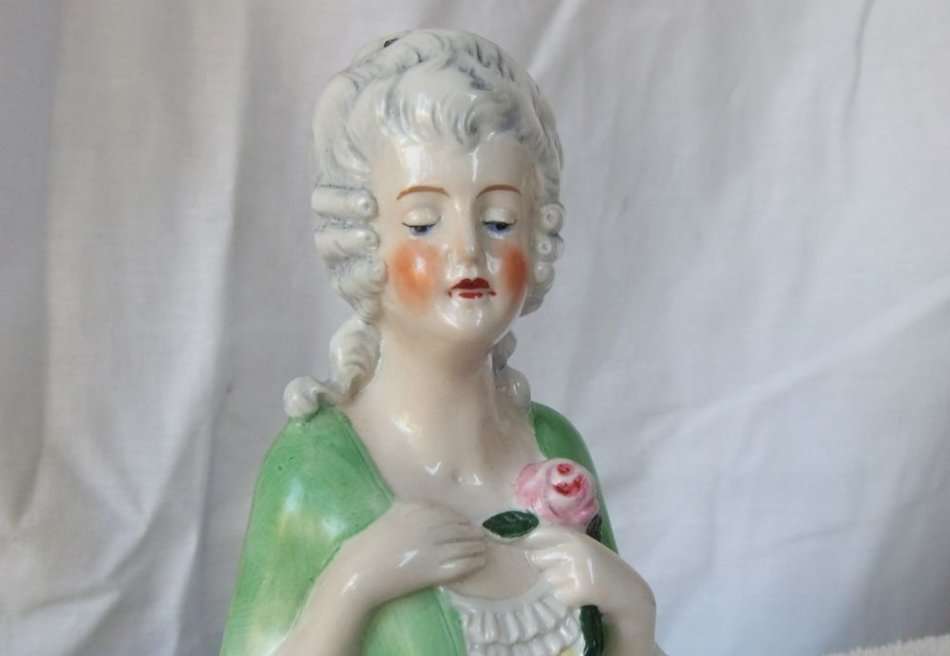 RARE !! A BEAUTIFUL ANTIQUE VICTORIAN PERIOD GERMAN MADE NUMBERED HALF DOLL !! AN AMAZING FIND !!