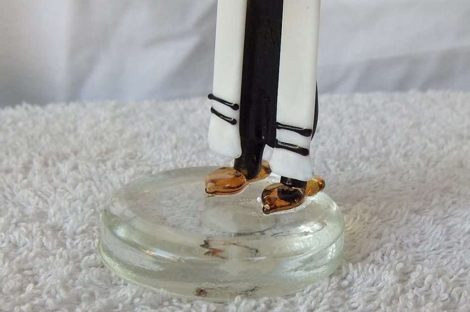 WOW ! A MASTERFULLY CRAFTED HAND BLOWN VENETIAN ART GLASS SCULPTURE OF A MUSICIAN !! AMAZING WORK !!