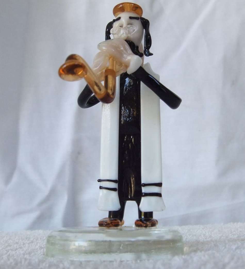 WOW ! A MASTERFULLY CRAFTED HAND BLOWN VENETIAN ART GLASS SCULPTURE OF A MUSICIAN !! AMAZING WORK !!