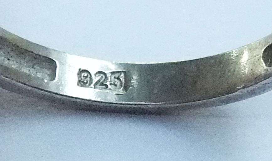 AN IRRESISTIBLE SOLID STERLING SILVER ENGAGEMENT STYLE RING WITH GORGEOUS FACETED STONES !! WOW !!