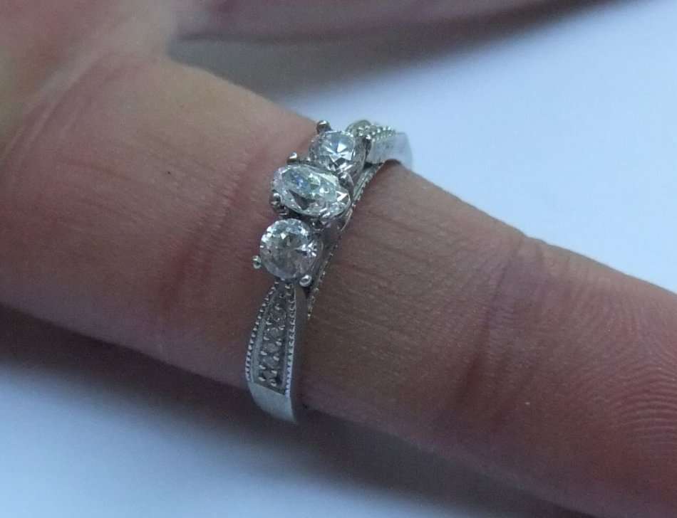 AN IRRESISTIBLE SOLID STERLING SILVER ENGAGEMENT STYLE RING WITH GORGEOUS FACETED STONES !! WOW !!