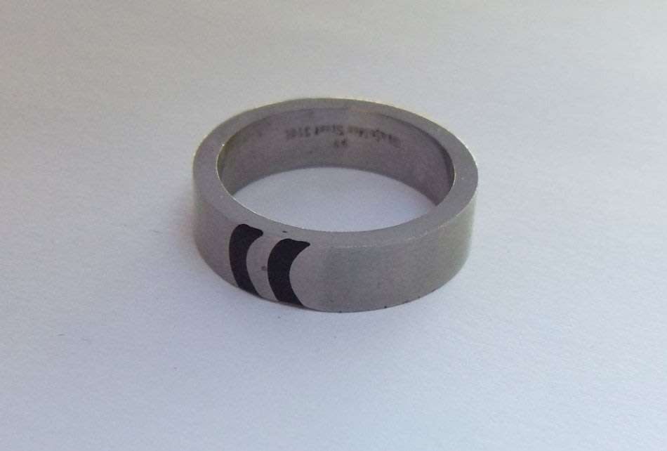 A THICK SOLID QUALITY STAINLESS STEEL RING WITH HALF MOON STRIPES !! FREE COMBINING !!
