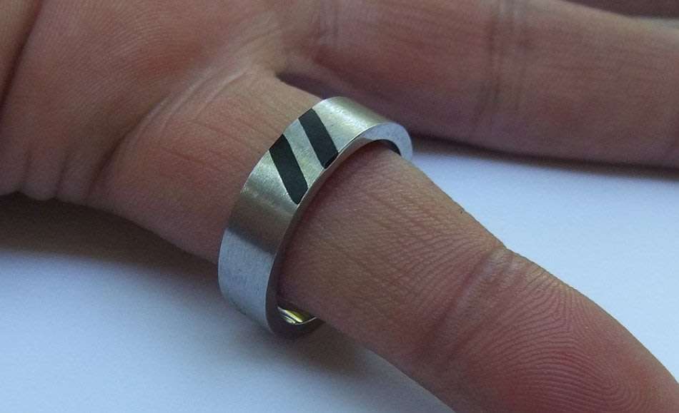 A VERY SOLID STRONG STAINLESS STEEL RING WITH STRIPES DETAIL !! FREE COMBINING !!