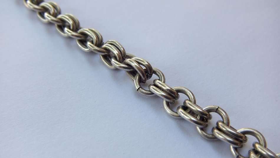 SUPERIOR IN EVERY WAY !! A HEAVY MASTERFULLY MADE STERLING SILVER NECKLACE WITH BOWS !! LOVE IT !!