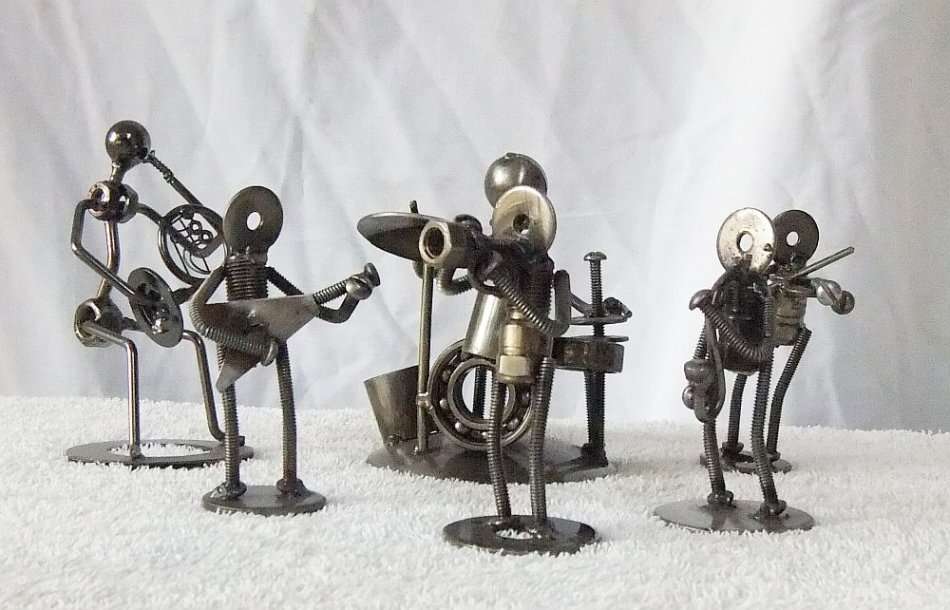 BOLT YOURSELF DOWN IF YOU ARE NUTS ABOUT MUSIC !! A REALLY COOL ""HEAVY METAL"" BAND !! BID FOR ALL