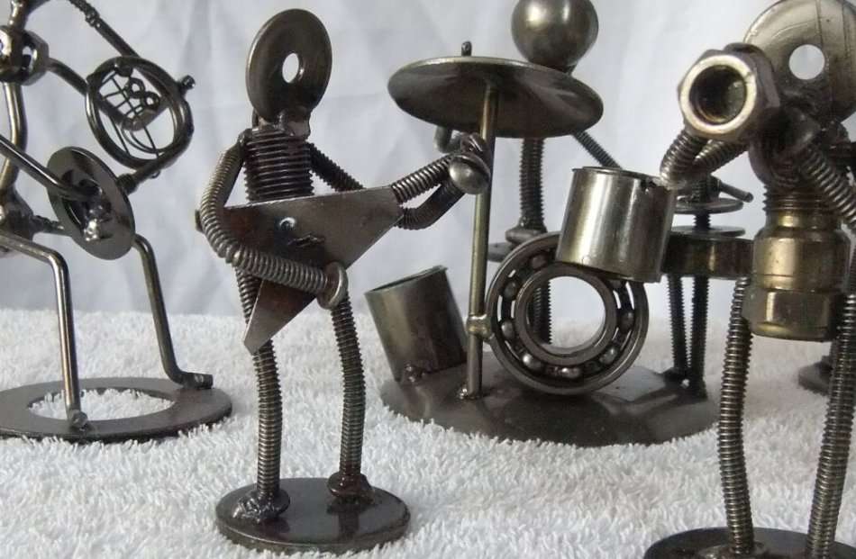 BOLT YOURSELF DOWN IF YOU ARE NUTS ABOUT MUSIC !! A REALLY COOL ""HEAVY METAL"" BAND !! BID FOR ALL