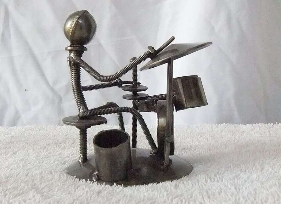 BOLT YOURSELF DOWN IF YOU ARE NUTS ABOUT MUSIC !! A REALLY COOL ""HEAVY METAL"" BAND !! BID FOR ALL