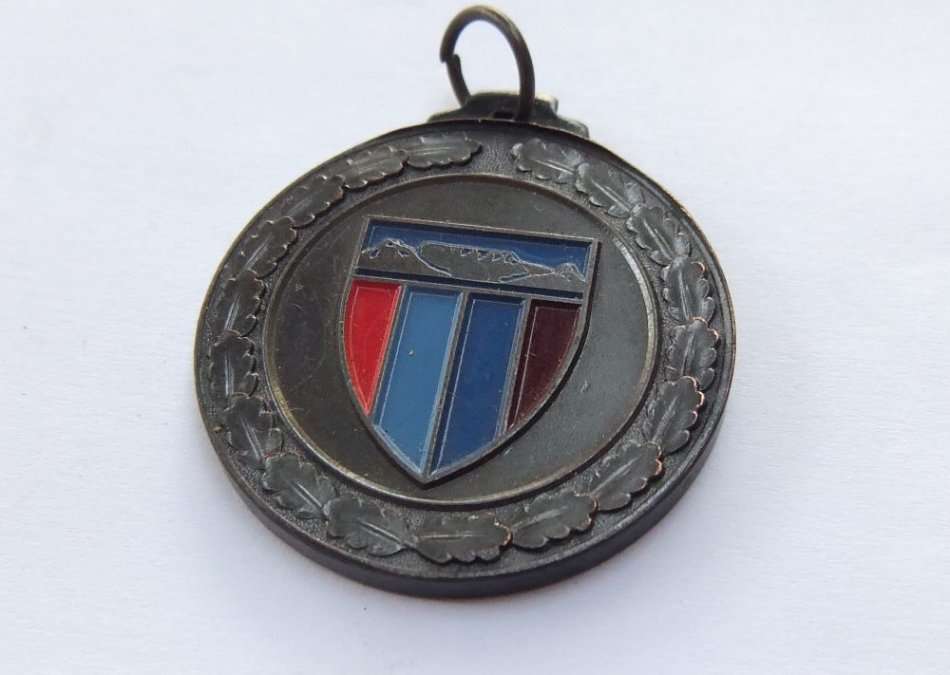 AN AWESOME VINTAGE WESTERN PROVINCE DEFENCE FORCE SPORTS CLUB MEDALLION !! TABLE MOUNTAIN FEATURE !!