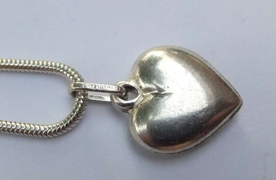 A GOOD QUALITY SOLID STERLING SILVER SNAKE DESIGN NECKLACE WITH A HEAVY HEART PENDANT !! WOW !!