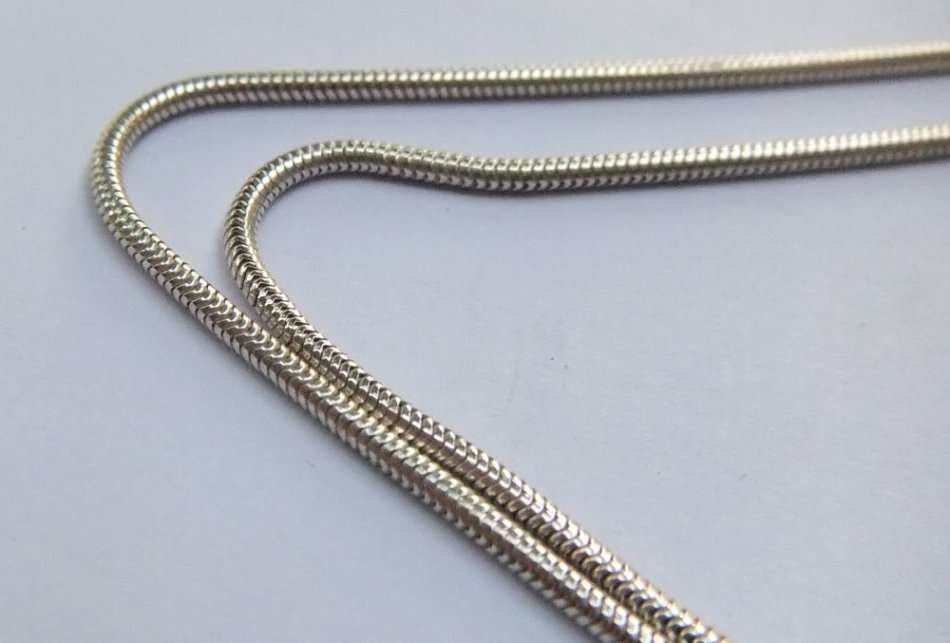 A GOOD QUALITY SOLID STERLING SILVER SNAKE DESIGN NECKLACE WITH A HEAVY HEART PENDANT !! WOW !!